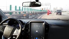 MobileDrive（富智捷）ADAS先進輔助駕駛系統針對亞洲交通情境進行本地化的功能開發及驗證，有效解決台灣車道線不明確、機車鑽車縫與旁車切入或切出車道等問題。（圖／富智捷提供）