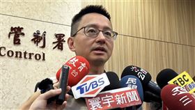 羅一鈞說明疑似A肝個案經檢驗已排除。（圖／記者簡浩正攝影）