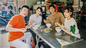 李㼈(左起）、郁方、風田、方志友遊台南。（圖／東森提供）