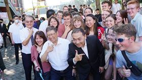 新北市長侯友宜率新北市政府團隊，6月6日到新竹縣青創基地參訪，由新竹縣長楊文科陪同。（圖／新竹縣政府提供）