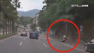 貨車鋼條突滑落！收費員遭波及重摔倒地