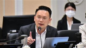 蘇俊賓於行政院院會中爭取行政院修法加強改裝噪音車輛源頭管制。（圖／桃園電子報提供）