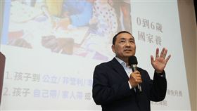 侯友宜拋「0到6歲國家養」政見（2）國民黨總統參選人侯友宜8日晚間赴政大座談，會中拋出「0到6歲國家養」政見，主張未來若當選，孩子到公立、非營利或準公共化幼兒園一律免月費。中央社記者郭日曉攝  112年6月8日