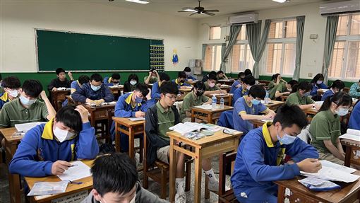 115會考／自然科決戰寫題速度　閱讀量增