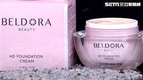 國外爆紅回台灣的乳霜！女藝人現場實測「用完臉爆亮」　全場來賓狂讚（圖／辣個女生）