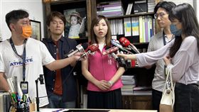 新北市議員張維倩指出，有幼兒園家長早在4月中旬時就反應懷疑小孩被呼巴掌跟餵安眠藥。（圖／記者簡浩正攝影）