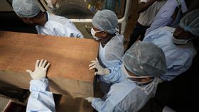 印度火車相撞意外  學校變停屍間學生不敢上學（圖／美聯社／達志影像）