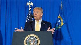 紐約時報日前披露，美國總統川普過去15年間有10年沒繳半毛聯邦所得稅。川普在辯論中主張，他採用的避稅計畫展現了他的才智。（圖取自facebook.com/WhiteHouse）