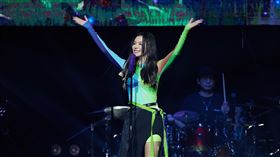 徐若瑄攜手好姐妹「日本歌后」國民團體Kiroro主唱玉城千春合體開唱。（圖／Zepp New Taipei、大鴻藝術提供）