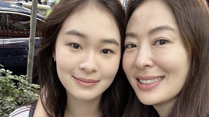 賈永婕女兒18歲超正　長髮飄逸穿學生制服