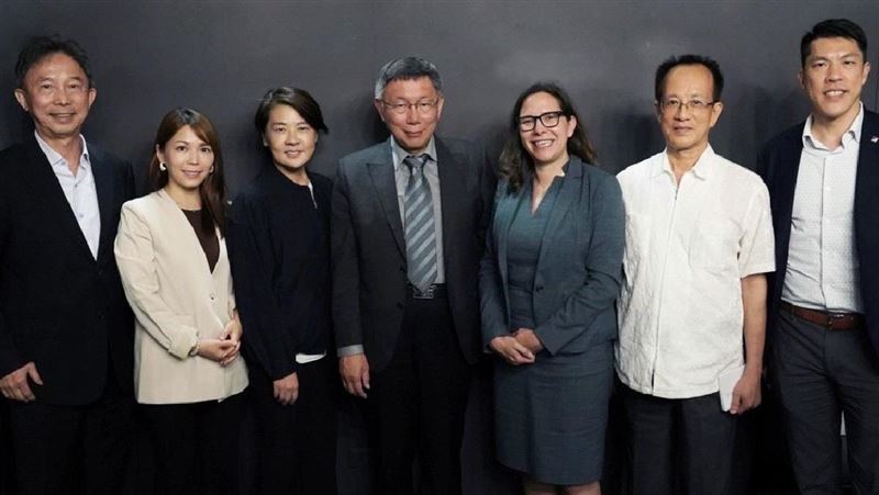 柯文哲接待AIT主席！駁二特區相見歡