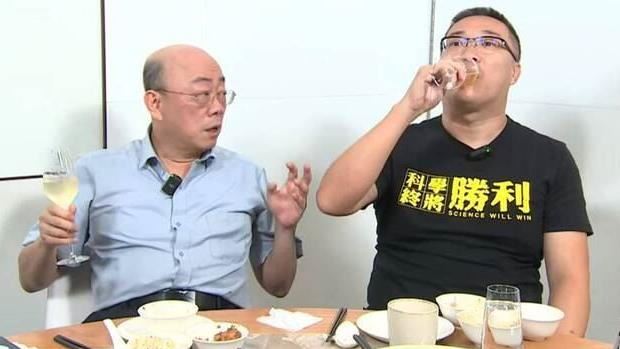 朱學恒2週前還在狂飲酒　畫面曝光狠打臉