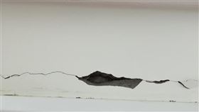 板橋民眾家中地震裂縫（圖／翻攝臉書「我是板橋人」） 