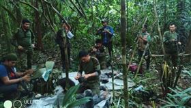 4童「困亞馬遜雨林40天」...活下來了！奇蹟尋獲畫面曝光。（圖／翻攝自TRT World推特）