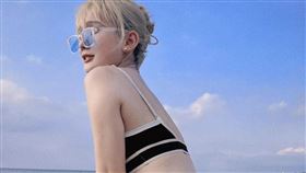 全明星女神洗菜秀比基尼辣照。（圖／翻攝自洗菜ＩＧ）
