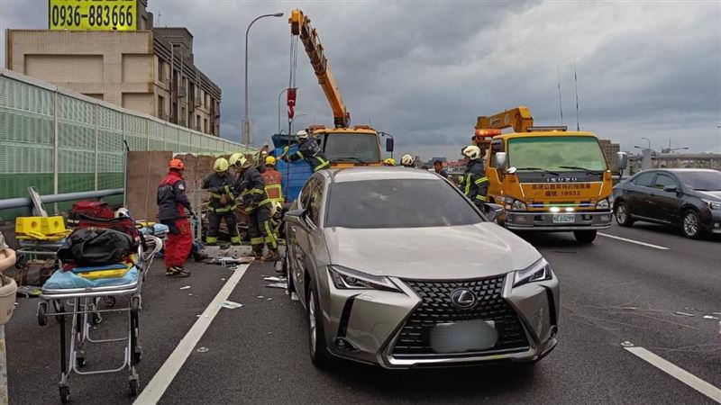 汐五高架3車連撞 駕駛雙腿骨折