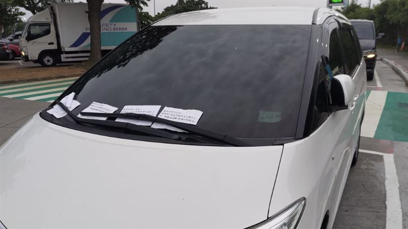 國道休息站停車！1原因被貼警告單網驚呆