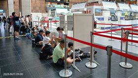 6/11第8屆鐵路便當節第三天，清晨現場排隊民眾更多(台鐵提供)