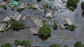 烏克蘭南部水壩潰決居民受困　無人機馳援即時送暖　路透社