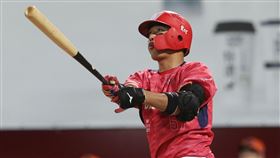 味全龍拿莫．伊漾僅差二壘安打就能締造完全打擊。（圖／味全龍提供）