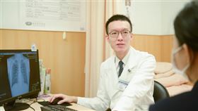 輕熟女手汗症（慈濟醫院提供）