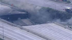 美國油罐車起火
費城I-95高速公路斷裂
（圖／翻攝自推特）
https://twitter.com/ohshidt/status/1667903966716338176