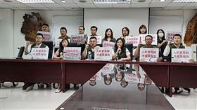 民進黨新北市議會黨團今日召開「議會別護航 市長來報告」記者會。（圖／翻攝自臉書)