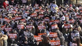 政壇近期爆發MeToo潮！受害者紛紛站出為自己發聲