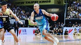 台北富邦勇士蔡文誠手指骨折還是帶傷上陣。（圖／富邦勇士提供）