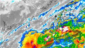 彭啟明說，雷雨胞今早持續移入屏東，要留意劇烈降雨容易致災。（圖／翻攝自彭啟明 臉書）