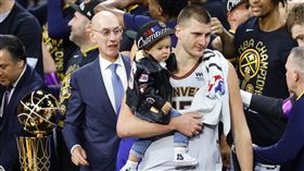 ▲金塊約基奇（Nikola Jokic）獲頒冠軍賽FMVP。（圖／路透社／達志影像）