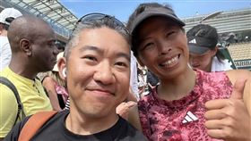 史書華日前飛到國外看法網比賽，還跟謝淑薇合照。（圖／翻攝自史書華臉書）