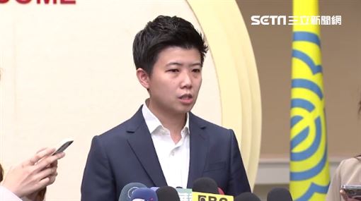 藍軍購版本混亂　阿苗：以為在藏黃色書刊