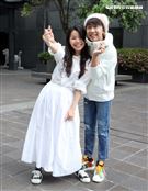 深白色二人組三立新聞網專訪。（圖/記者邱榮吉攝影）