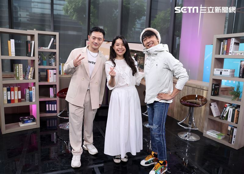 深白色二人組三立新聞網專訪。（圖/記者邱榮吉攝影）