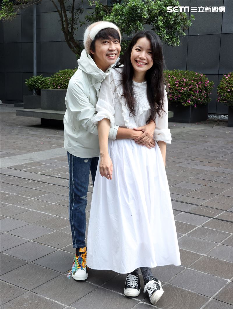 深白色二人組三立新聞網專訪。（圖/記者邱榮吉攝影）