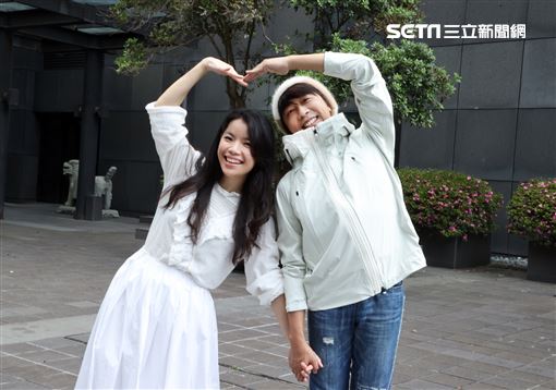 深白色二人組三立新聞網專訪。（圖/記者邱榮吉攝影）