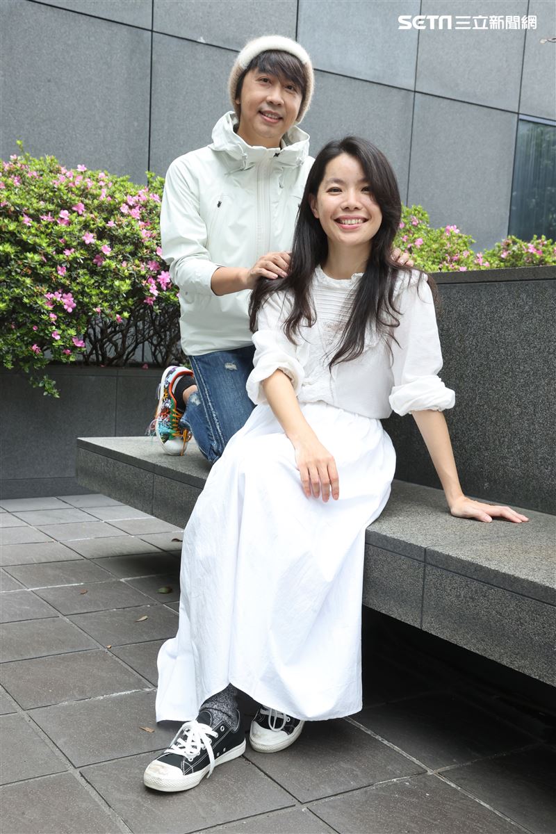 深白色二人組三立新聞網專訪。（圖/記者邱榮吉攝影）