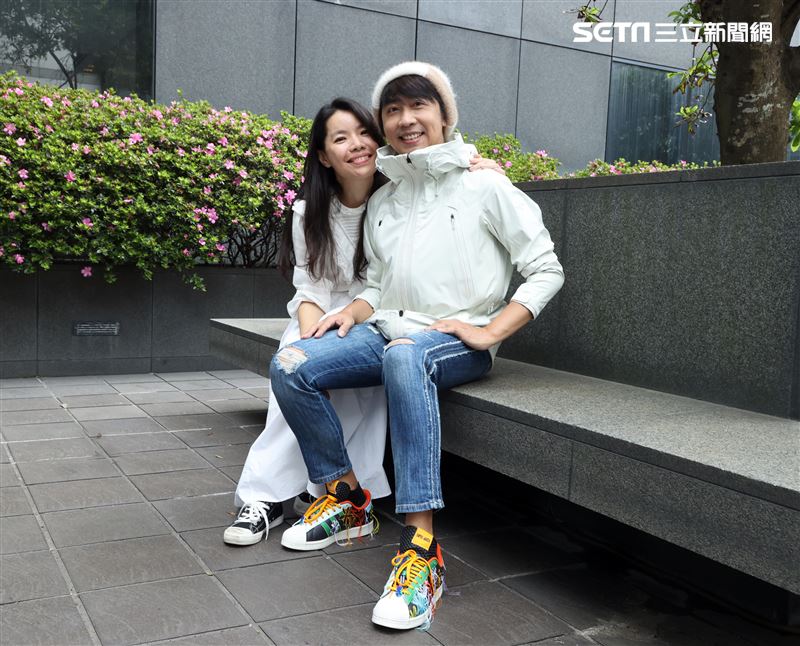 深白色二人組三立新聞網專訪。（圖/記者邱榮吉攝影）