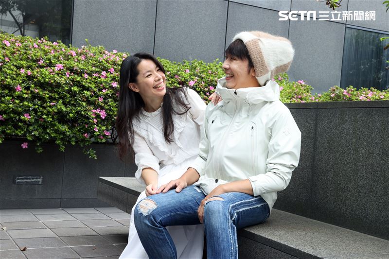 深白色二人組三立新聞網專訪。（圖/記者邱榮吉攝影）