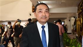 侯友宜赴新北市議會說明幼兒園疑餵藥案（2）新北某幼兒園疑餵藥案延燒，國民黨總統參選人、新北市長侯友宜（前）13日下午親自到新北市議會，準備進行專案說明。中央社記者王騰毅攝  112年6月13日