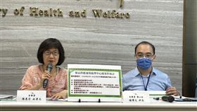 食藥署副署長陳惠芳（左）說明缺藥情況。（圖／記者簡浩正攝影）