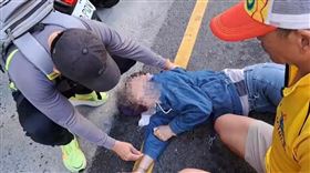 台北市義消跨海救人，消防局長莫懷祖特別頒獎表揚。（圖／北市消防局提供）