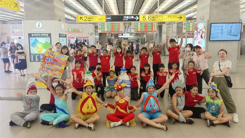 快閃台中火車站！大元直笛團驚艷旅客