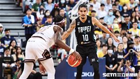 ▲PLG總冠軍賽第6戰，臺北富邦勇士張文平防守曼尼高。（圖／記者劉彥池攝影）