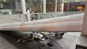 地鐵,鐵捲門,後遺症,刮碰