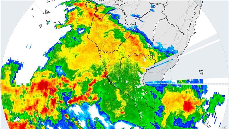 大範圍雨帶籠罩南部　網喊：水庫多下一點