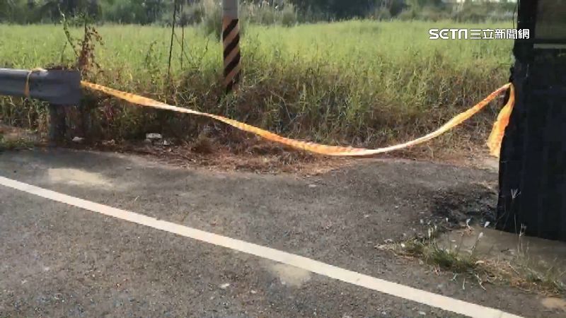 事發地因此憾事，每40公尺點亮一盞路燈，附近商家感嘆：「是遇害女大生照亮這段路」。（圖／翻攝畫面）