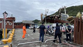 恐嚇信稱碧砂漁港藏5炸彈  警地毯式搜索未發現交通部觀光局15日收到恐嚇郵件，指稱在基隆碧砂漁港安裝5顆遙控炸彈，下午2時將引爆。基隆市警察局獲報派遣警力前往展開地毯式搜索，至下午2時30分都未發現可疑爆裂物。（讀者提供）中央社記者王朝鈺傳真  112年6月15日