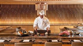 台北萬豪MARK'S TEPPANYAKI，為饕客呈獻細膩豐美的鐵板料理體驗。（圖／飯店業者提供）
